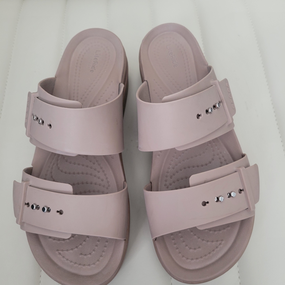 Crocs Brooklyn Buckle, Latte - Picture 5 of 14